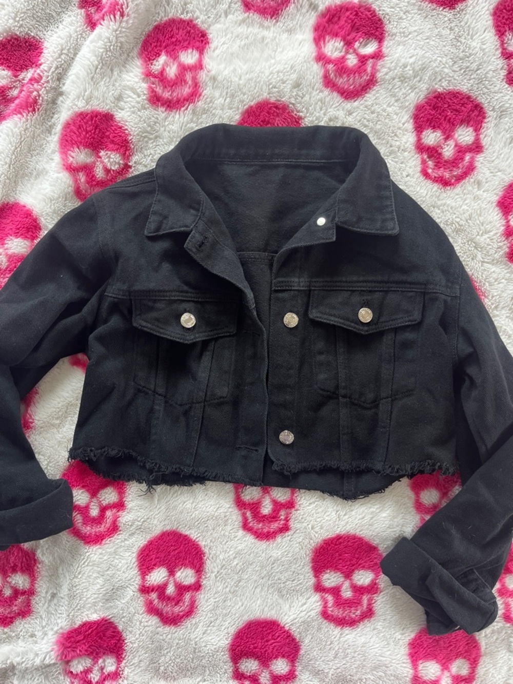 SHEIN Black Cropped Denim Trucker Jacket
